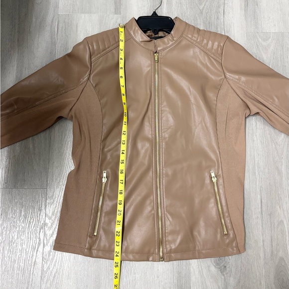 A.n.a Leather Moto Jacket Quilted Shoulders Gold Zip Stretch Panels Size Large - Picture 9 of 9